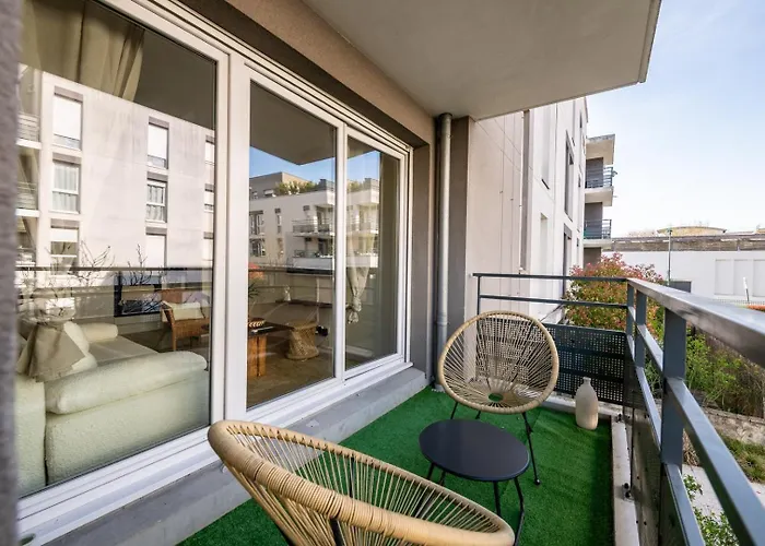 M2 Hyper Centre Apartment